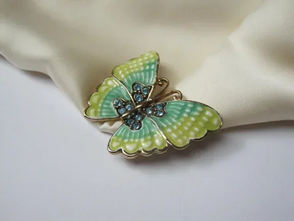Broche Monet goudkleurige vlinder met groen tinten emaille 4.6x3.8 cm. - Afbeelding 5