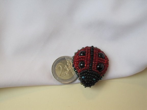 Broche lieveheersbeestje kleine glaskraaltjes 3.9x3.2 cm - Afbeelding 3