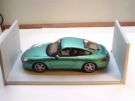1:18 UT 1996 Porsche 996 coupe groen metallic - 0