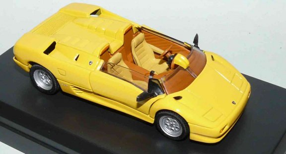 1:43 DetailCars Lamborghini Diablo Roadster geel - 1