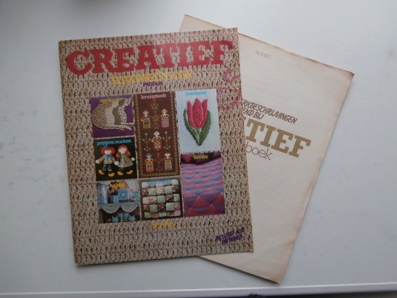 Creatief Handwerkboek - Libelle - 4/1977 + 2 x merklap - nr. 1