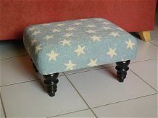 Footstool 37x45cm - lichtblauw/stars - zwart 549 - NIEUW !!