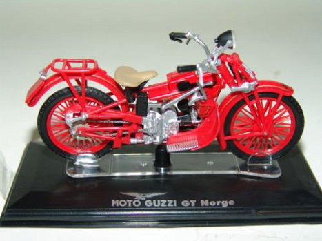 1:24 Starline 99036 Moto Guzzi GT Norge red - 1