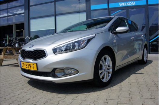 Kia Cee'd - 1.4 CVVT , navigatie, Cruise Control, Stoelverwarming - 1