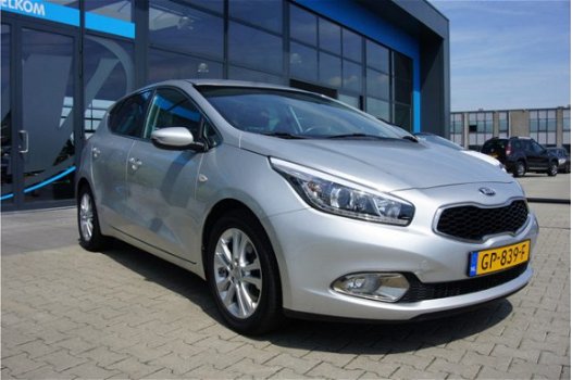 Kia Cee'd - 1.4 CVVT , navigatie, Cruise Control, Stoelverwarming - 1