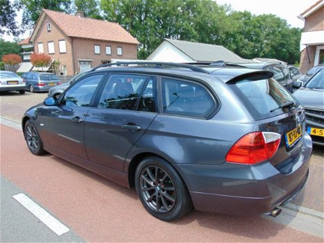 BMW 3-serie Touring - 320i Business Line Clima / Groot Navi / Leder / Lm Velgen - 1