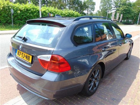 BMW 3-serie Touring - 320i Business Line Clima / Groot Navi / Leder / Lm Velgen - 1