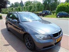 BMW 3-serie Touring - 320i Business Line Clima / Groot Navi / Leder / Lm Velgen