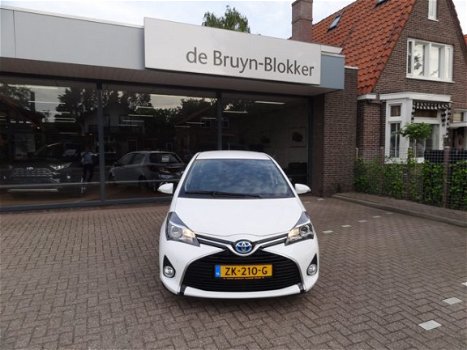 Toyota Yaris - 1.5 Hybrid Aspiration parkeercamera & parkeersensoren voor & achter - 1