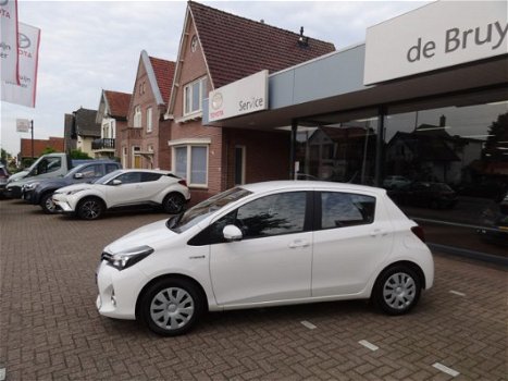 Toyota Yaris - 1.5 Hybrid Aspiration parkeercamera & parkeersensoren voor & achter - 1