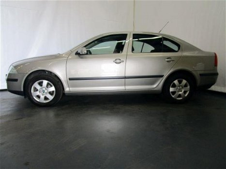 Skoda Octavia - 1.6 Elegance cruisecontrol - 1