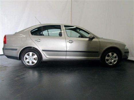 Skoda Octavia - 1.6 Elegance cruisecontrol - 1