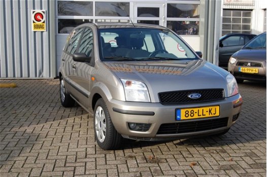 Ford Fusion - 1.4-16V Trend - 1