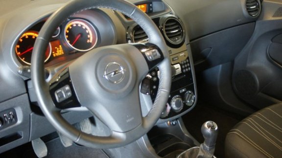 Opel Corsa - 1.4-16V '111' Edition 2010 5-Deurs 70DKM Deal O.H Airco*Elek Pakket - 1