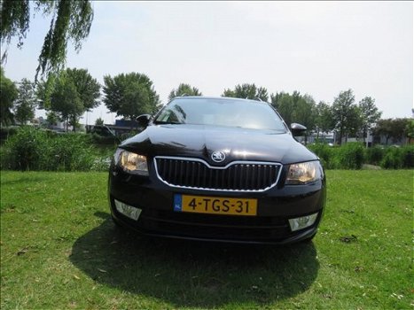 Skoda Octavia Combi - 1.2 TSI Ambition 137000km *NL-AUTO* NAVI CRUISE DEALER ONDERHOUDEN *BOVAG - 1