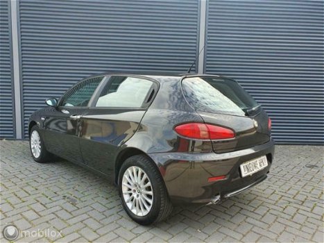 Alfa Romeo 147 - 1.6 T.Spark BOSE NAP NW Distrib LUXE - 1