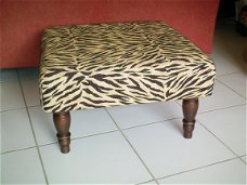 Footstool 60x60cm. Zebra stof. NIEUW !!