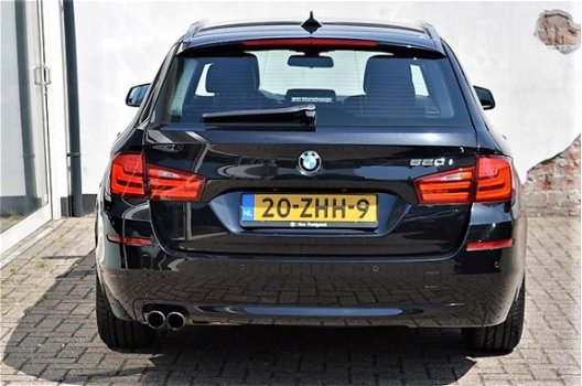 BMW 5-serie Touring - 520i Upgrade Edition M-sport, M-stuur(flippers), Sportstoelen, Xenon, Navi Pro - 1