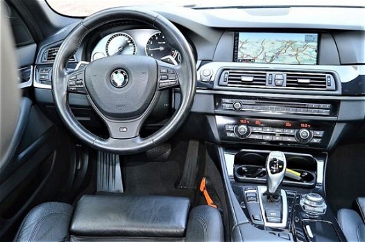 BMW 5-serie Touring - 520i Upgrade Edition M-sport, M-stuur(flippers), Sportstoelen, Xenon, Navi Pro - 1