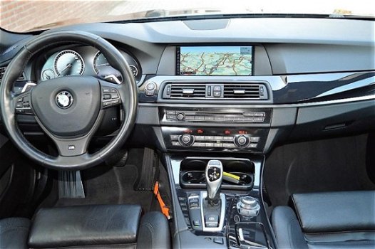 BMW 5-serie Touring - 520i Upgrade Edition M-sport, M-stuur(flippers), Sportstoelen, Xenon, Navi Pro - 1