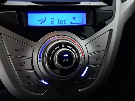 Hyundai ix20 - 1.4i Go // Navi / Camera / Climate Control / Parkeersensoren - 1