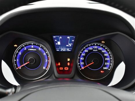 Hyundai ix20 - 1.4i Go // Navi / Camera / Climate Control / Parkeersensoren - 1