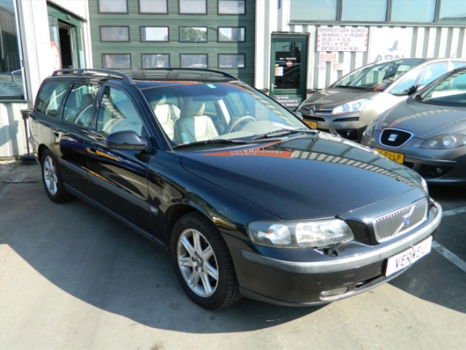 Volvo V70 - 2.4 D5 AUT Edition - 1