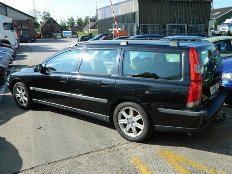 Volvo V70 - 2.4 D5 AUT Edition - 1