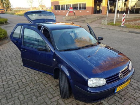 Volkswagen Golf - 1.6 Trendline ZEER RIJD EN SCHAKELT GOED /NAP /APK 27-02-2020 / - 1