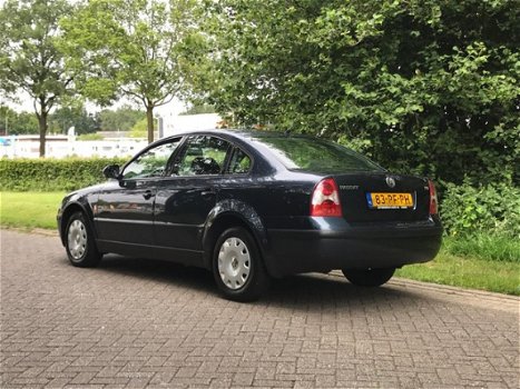 Volkswagen Passat - 2.0-20V (bj 2004) AIRCO / dealer onderhouden - 1