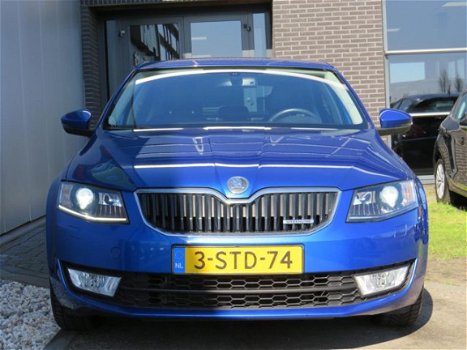 Skoda Octavia - 1.6 TDI Greenline Businessline Leder Xenon LED Navi PDC Clima Stoelverwarming - 1