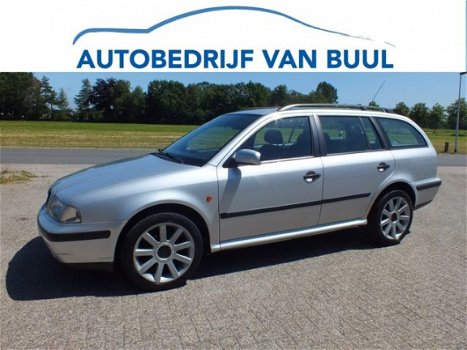 Skoda Octavia Combi - 1.6 GLXi 1999 Stuurbekrachtiging 17