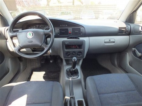 Skoda Octavia Combi - 1.6 GLXi 1999 Stuurbekrachtiging 17