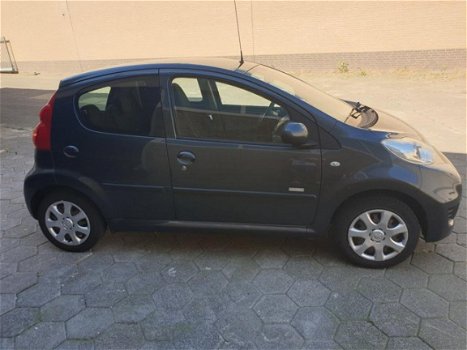 Peugeot 107 - 1.0-12V Millesim 200 BJ2010/APK/AIRCO/NAP - 1