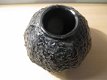 Decoratieve zwarte vaas, uit de jaren 40...geheel gaaf - 3 - Thumbnail