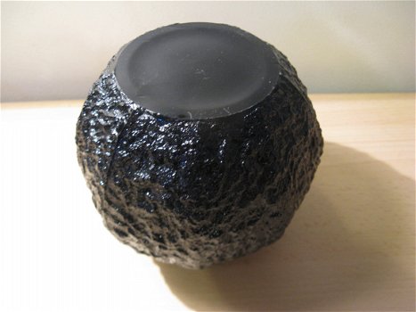 Decoratieve zwarte vaas, uit de jaren 40...geheel gaaf - 4