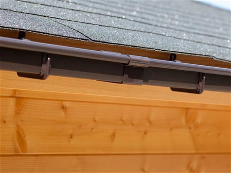 Complete bruine kunststof dakgoot set voor aan uw tuinhuis - 2