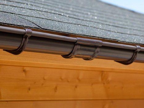 Complete bruine kunststof dakgoot set voor aan uw tuinhuis - 5