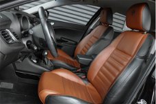 Alfa Romeo Giulietta - 1.4 T 170PK Distinctive Automaat Leder Navi Cruise Bluetooth Parkeersensor ac