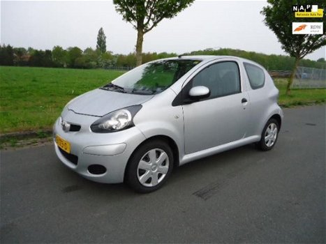 Toyota Aygo - 1.0-12V Cool bouwjaar 2010 ( zeer nette auto ) - 1