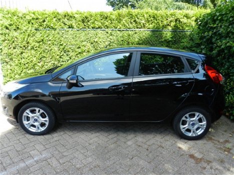 Ford Fiesta - 1.0 Style Ultimate 1e Eigenaar - Weinig km's - NAP - Airco - Parkhulp V+A - LM Velgen - 1