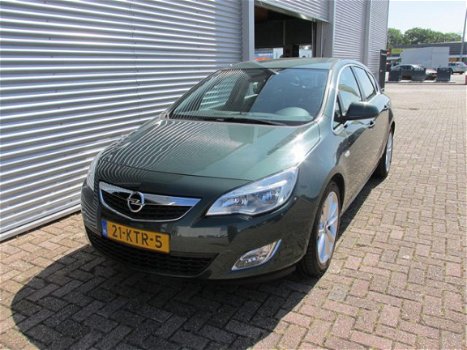 Opel Astra - 1.6 Turbo Cosmo - 1