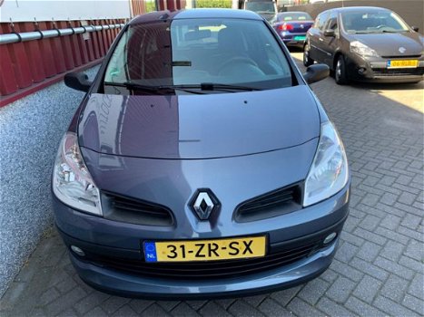 Renault Clio - 1.2-16V Special Line // Airco // 175 DKM NAP // - 1