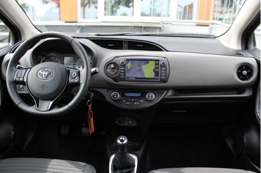 Toyota Yaris - 1.0 VVT-i Energy BTW, Navigatie, 1e eigenaar, Climate c. Dealer-onderhouden - 1