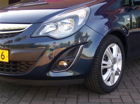 Opel Corsa - 1.4-16V BlitZ 101PK 5-drs clima, cruise, navi, PDC, bluetooth, elektr.ramen RIJKLAAR - 1