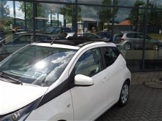 Toyota Aygo - 1.0 VVT-i x-wave Elek. schuifdak Airco Camera NL 1e eig