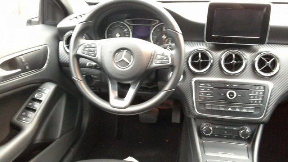 Mercedes-Benz A-klasse - 180 d Ambition 33094 km - 1