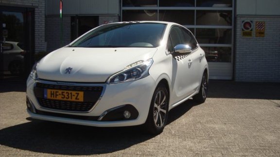 Peugeot 208 - 1.2 PURETECH ALLURE ABS, ECC, CC, ESP, LM16