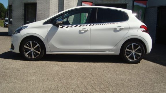 Peugeot 208 - 1.2 PURETECH ALLURE ABS, ECC, CC, ESP, LM16