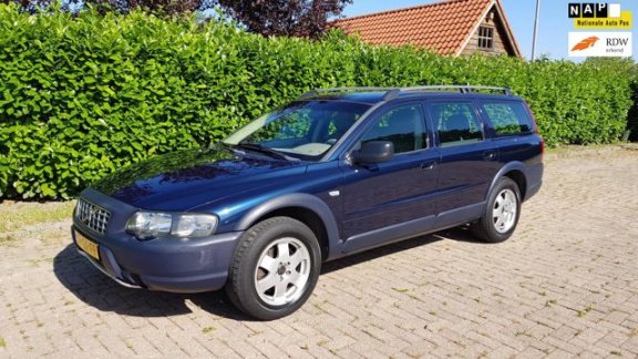 Volvo V70 Cross Country - 2.4 T Comfort Line IJskoude Airco Automaat APK 6/2020 - 1